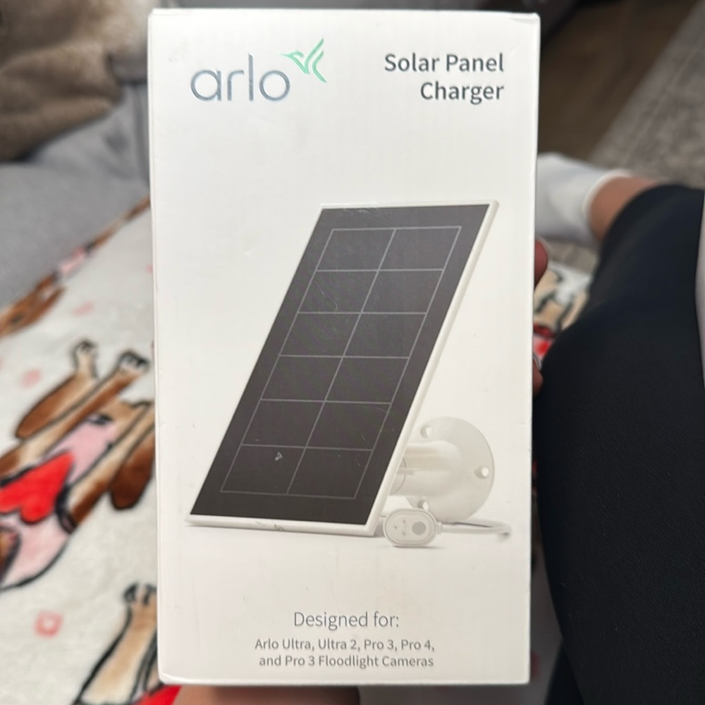 Brand new solar panel charger Arlo
